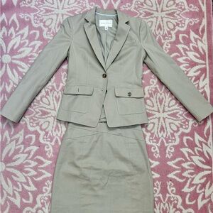 Banana Republic Women's Tan Blazer and Skirt Set size 2.